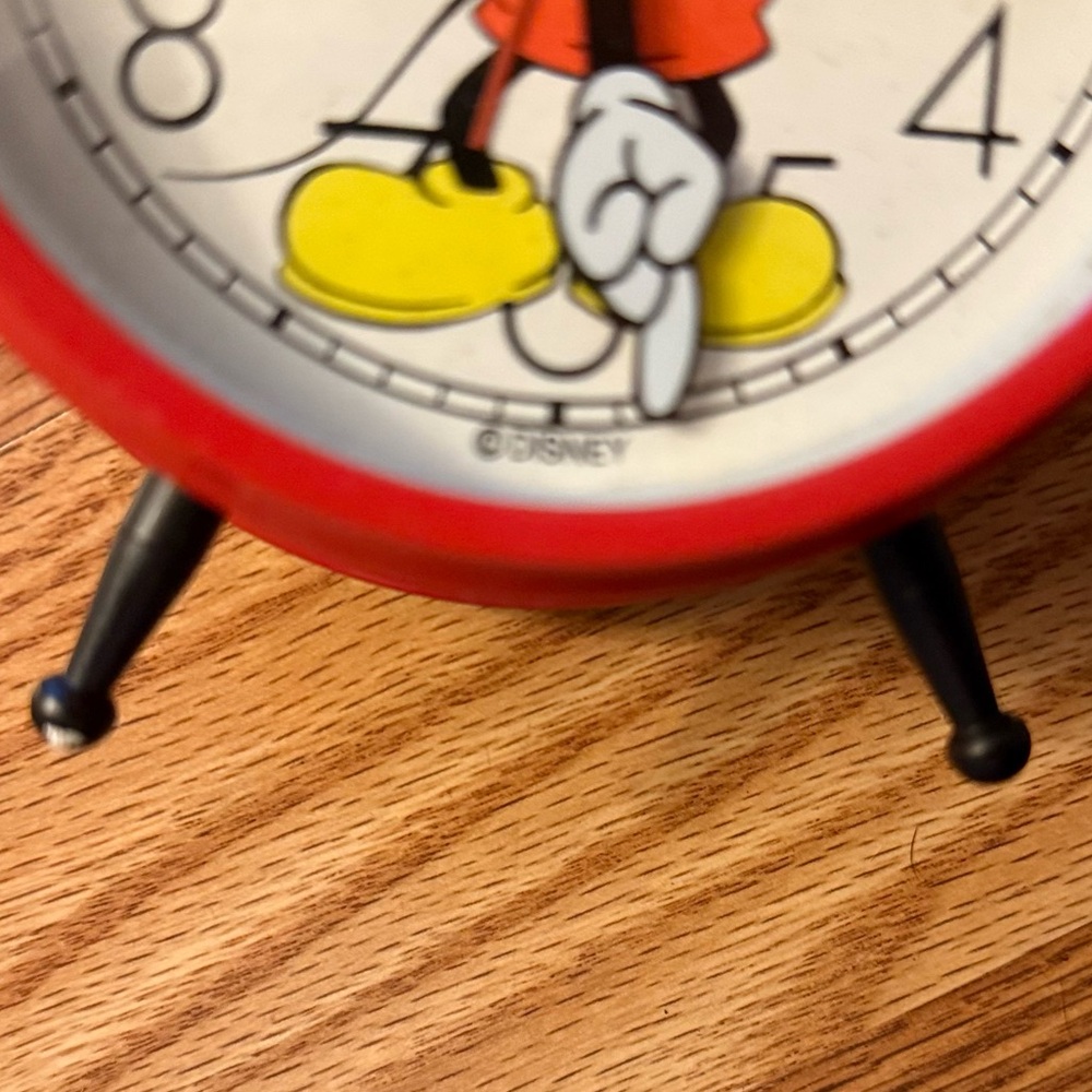 Disney Mickey Mouse Vintage Quartz Movement Clock From The 80's Keeps Good Time - Picture 3 of 5